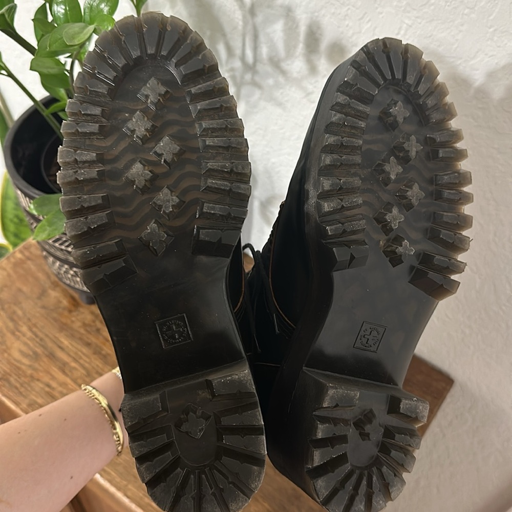Dr Martens “Leona” women’s combat boots - Picture 6 of 7
